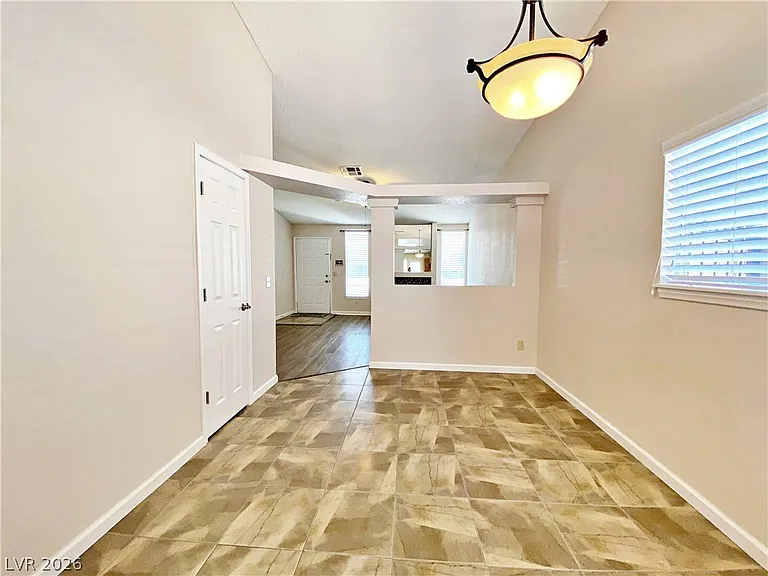 704 Callahan Point Dr — Photo 4