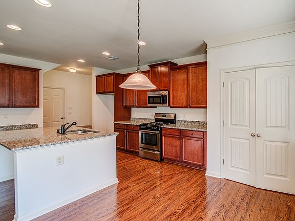 3rd image of 129 Stonewood Creek Ct
