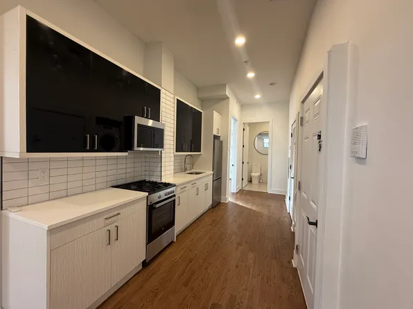 73 Court House Place image 2 of 10