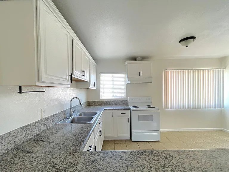 Pueblo Bonito Apartments — Photo 31