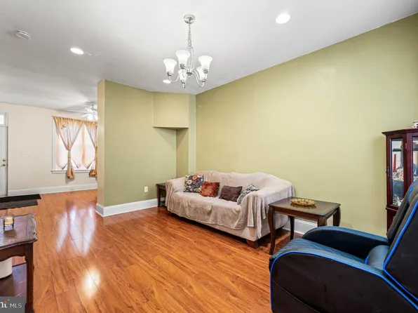 6764 Hegerman St, Philadelphia, PA 19135