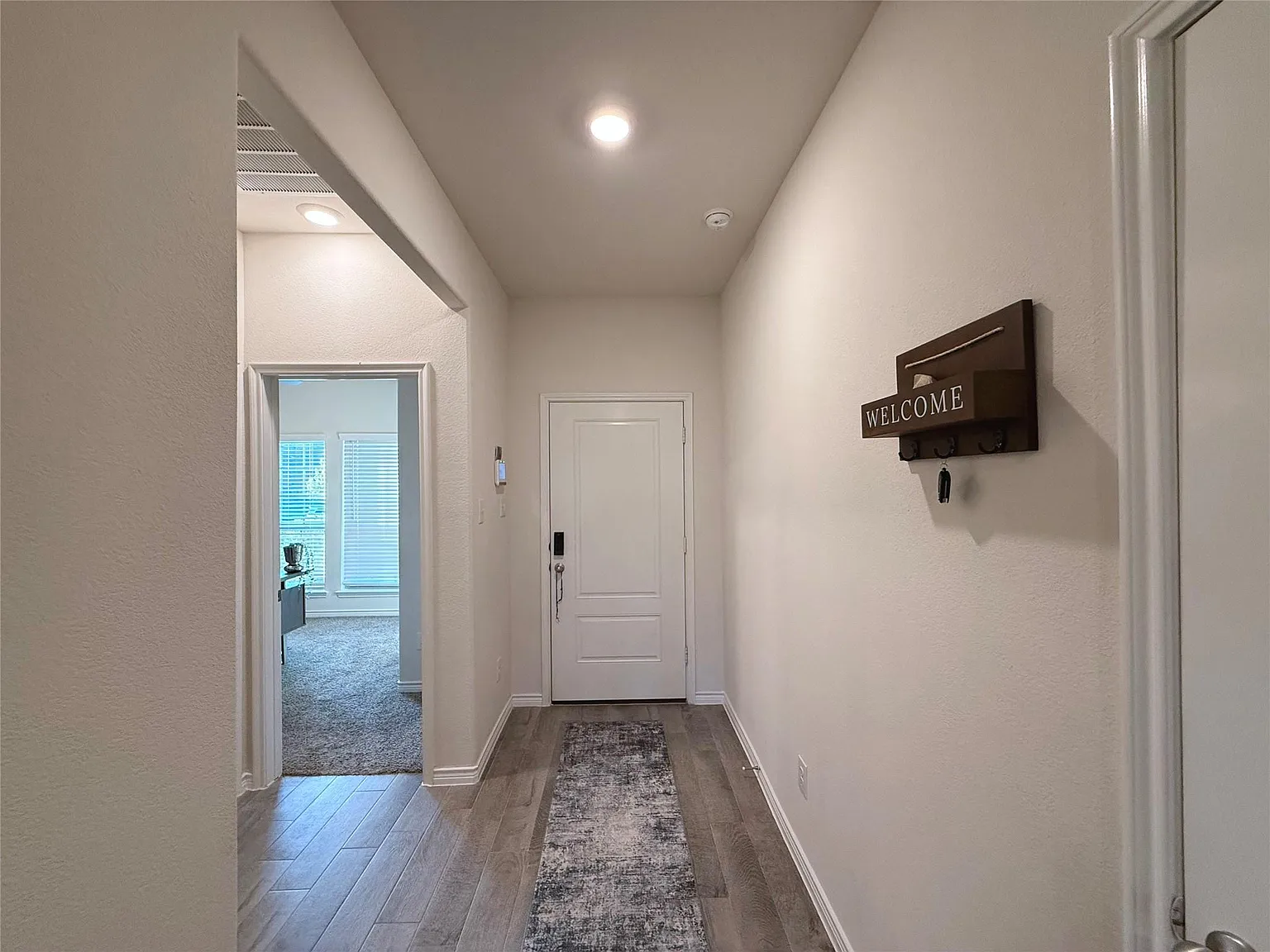 4 bed, 1887 sqft, $2,395 — Photo 2