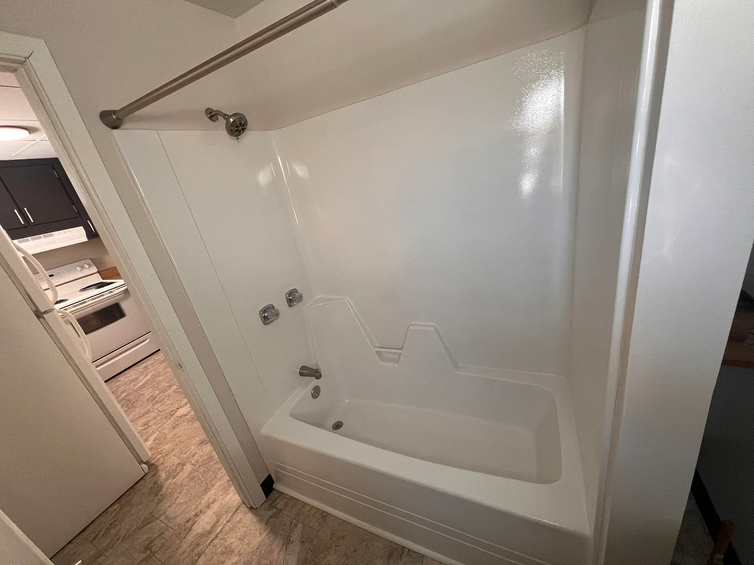 2 bed, 1000 sqft, $1,150 — Photo 3
