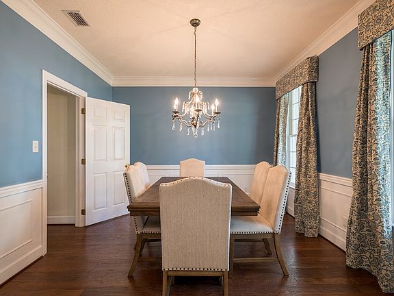 5th image of 1016 Williamsburg Dr