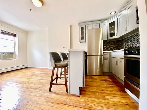 4th image of 373 Gates Ave APT 4