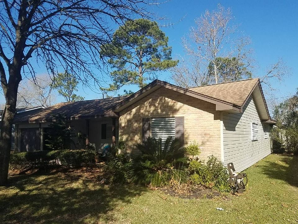 1st image of 902 Temple Cir