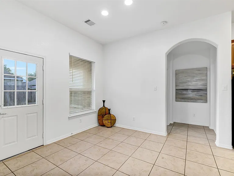 7014 Spruce View Ct — Photo 12