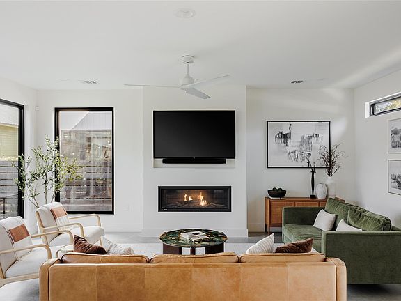 5th image of 108 Comal St