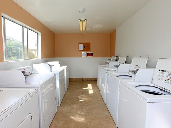 5th image of 4419 Belle Ter #2B-1Ba-734Sqft