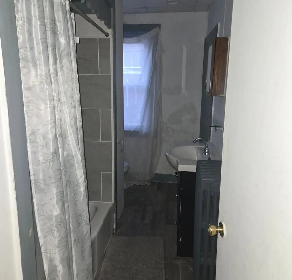 4 bed, 1000 sqft, $1,350 — Photo 2