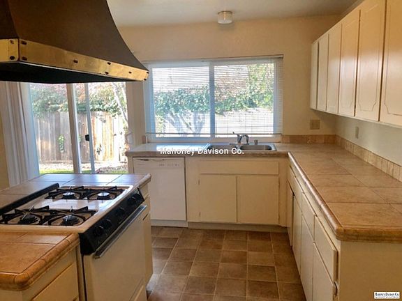 5th image of 473 Albert Way