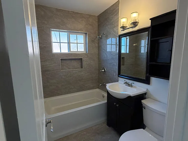 4253 1/2 Altadena Ave — Photo 9