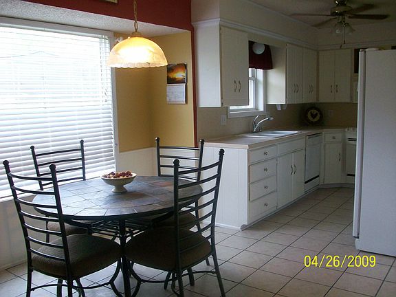 EAT IN KITCHEN