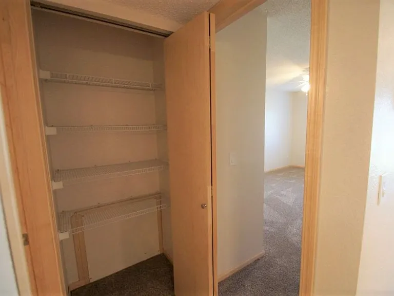 Larpenteur Estates Apartments — Photo 80