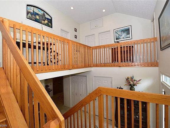 3rd image of 3566 Edgewater Dr