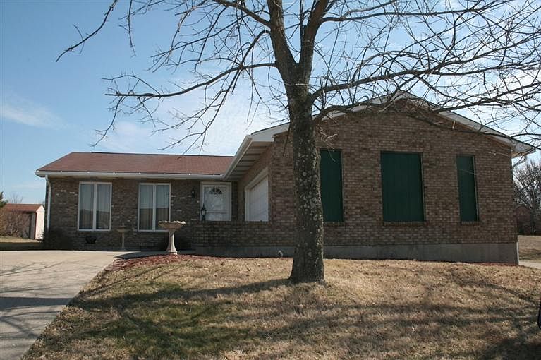 1st image of 387 Aaron Dr