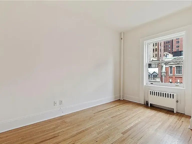 47 E 74th St #4F — Photo 2