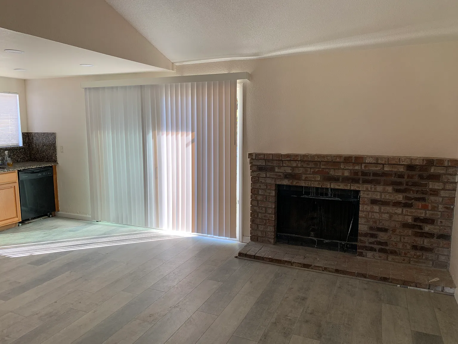 3 bed, 1482 sqft, $3,100 — Photo 4