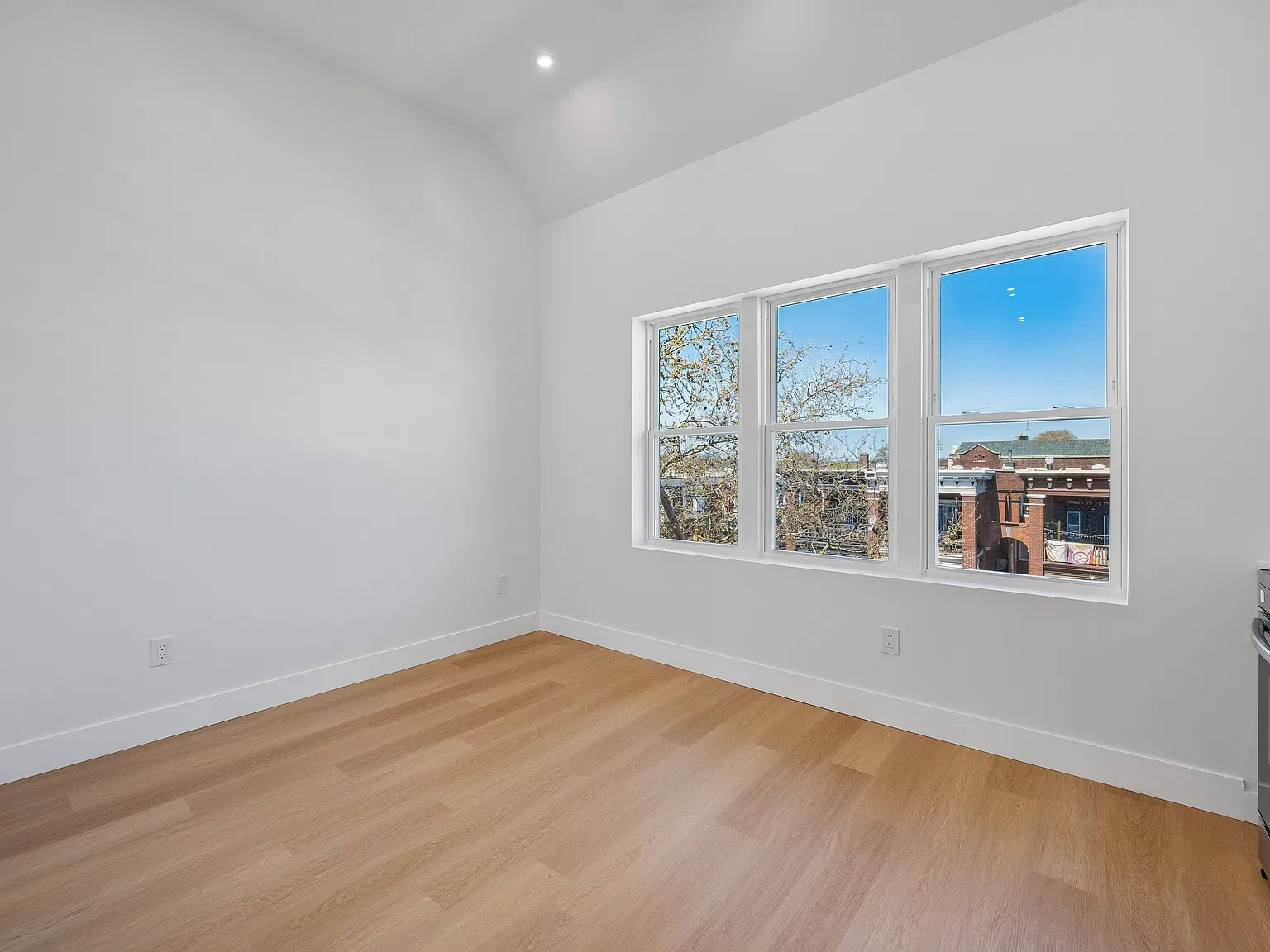 1 bed, 450 sqft, $1,750 — Photo 3