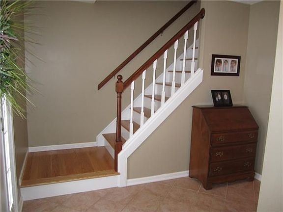 4th image of 23 Saint Andrews Blvd