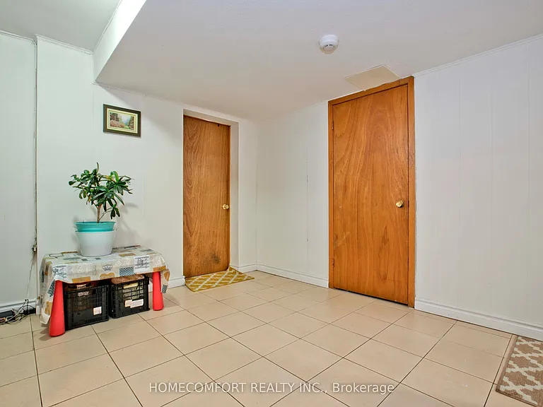 19 Oldborough Cir #SEMI BASEMENT — Photo 4