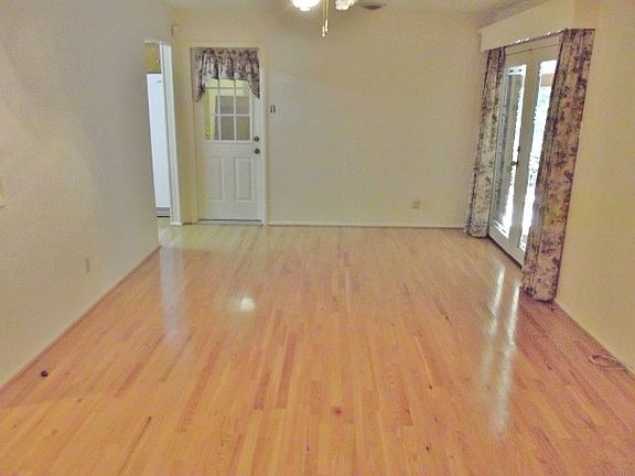 3rd image of 3910 Ashville Dr