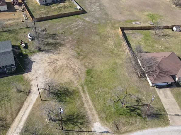 1322 Laredo Dr, Granbury, TX 76048