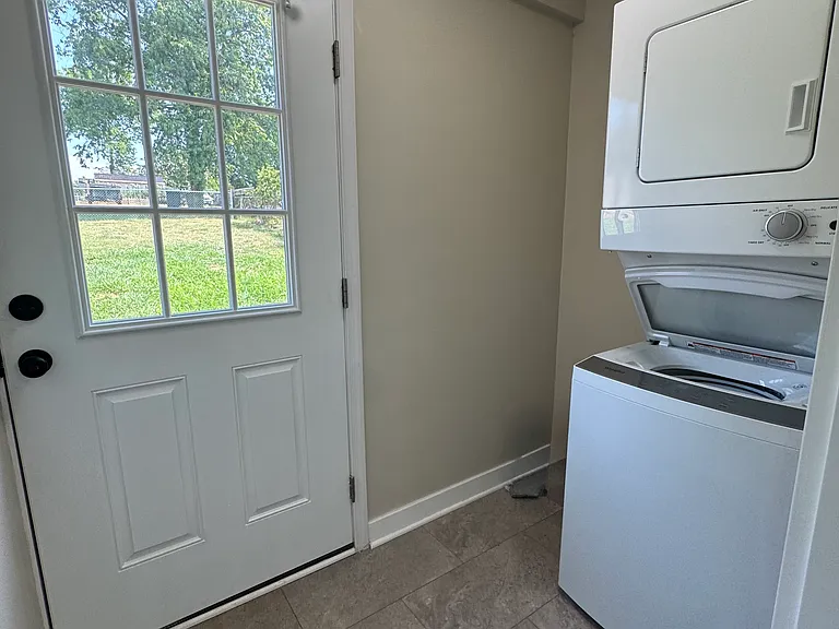 825 Maryland Ave — Photo 18