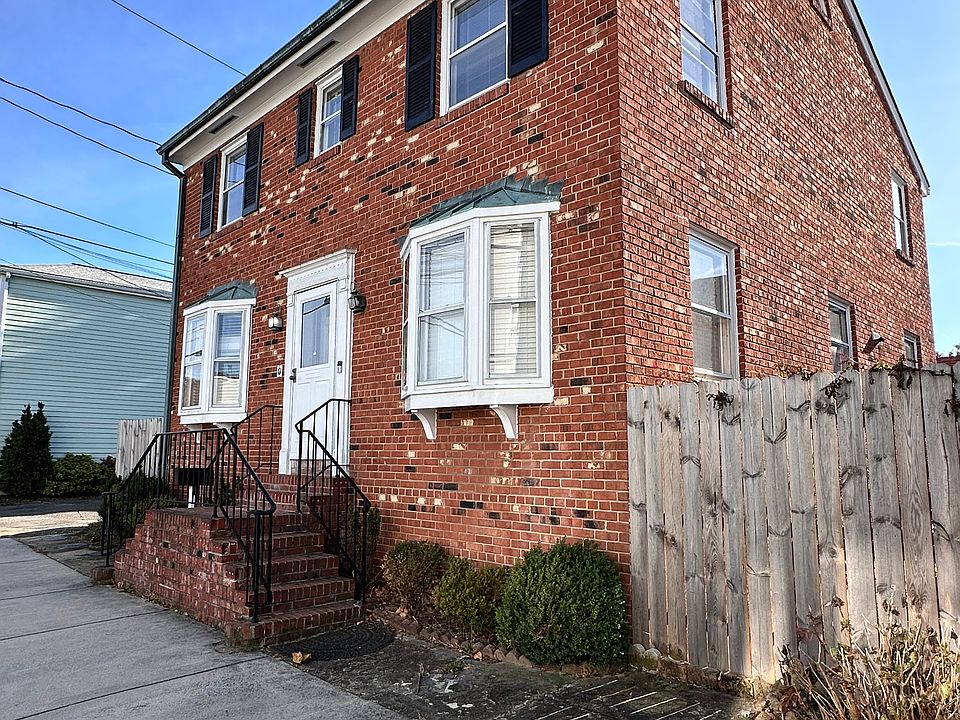 1st image of 610 Gibbon St
