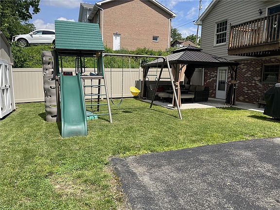 5th image of 10240 Roseway Blvd