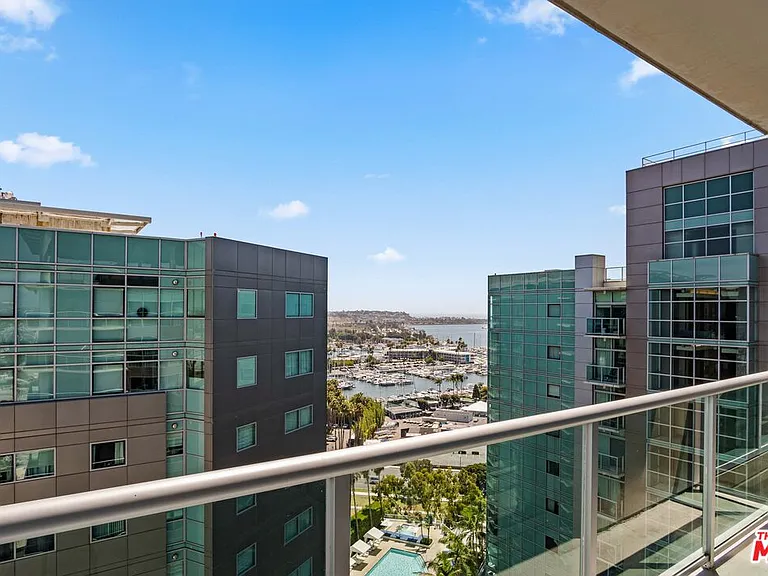 13700 Marina Pointe Dr #1916 — Photo 7