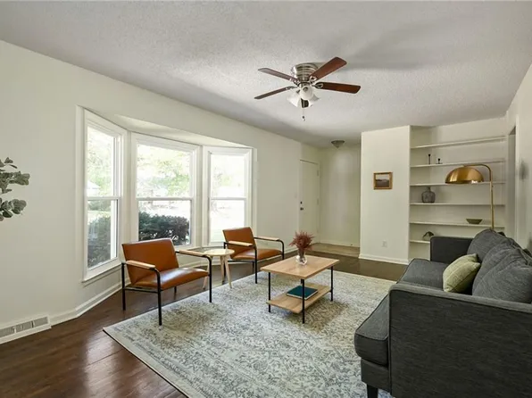 8031 E 133rd St, Grandview, MO 64030