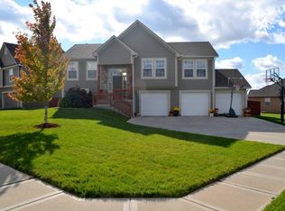 19940 Crestone St, Spring Hill, KS 66083