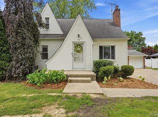 75 Preston Ave, Waterford, MI 48328