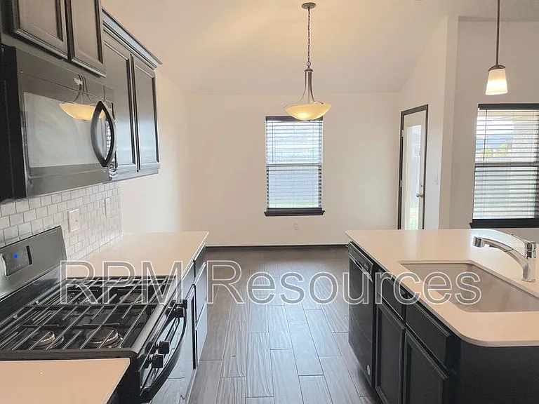 702 Midland Valley St — Photo 10