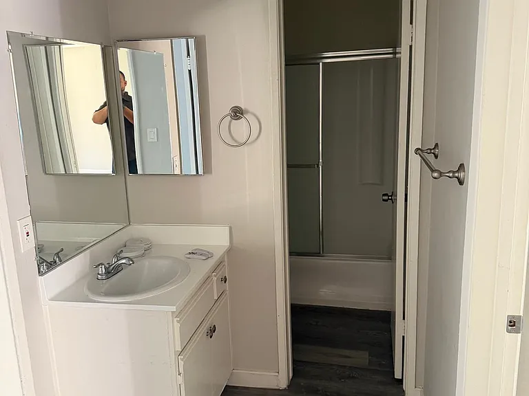 5354 Yarmouth Ave — Photo 8