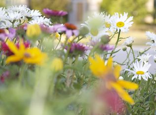 528 River Bluff Cir, Oconomowoc, WI 53066