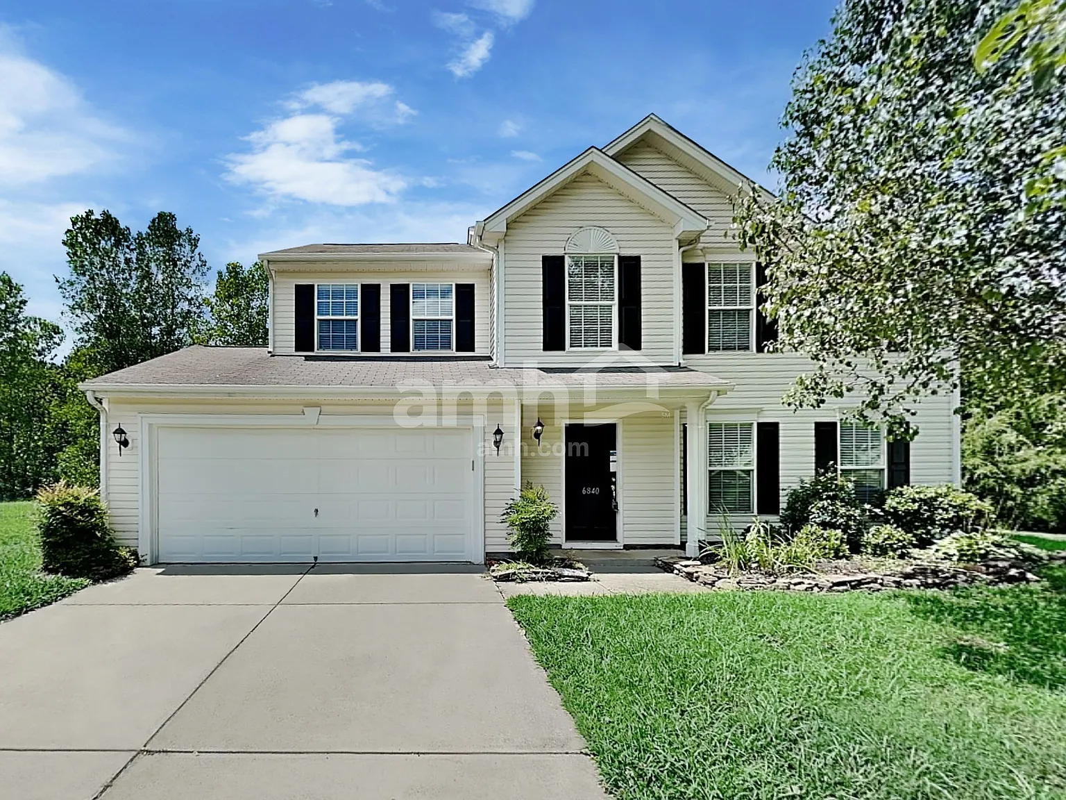 4 bed, 2.5 bath, 2042 sqft, $2,335 — Photo 1