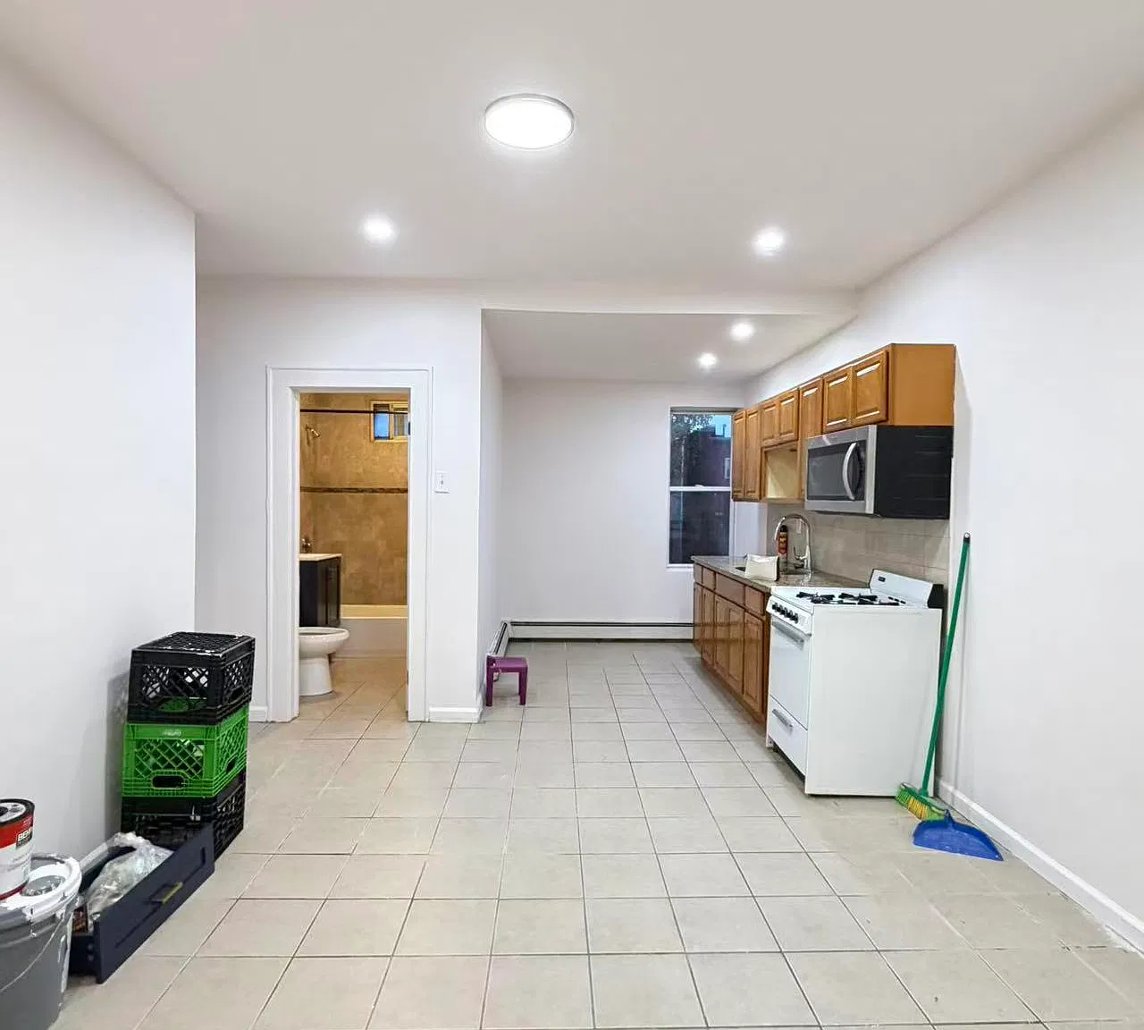 3 bed, 1200 sqft, $1,900 — Photo 4