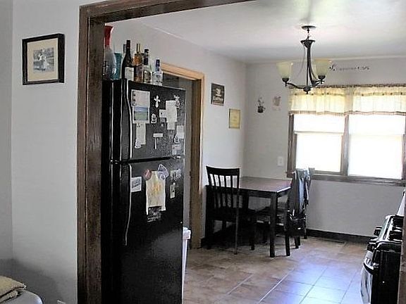 3rd image of 613 N Cain Ave