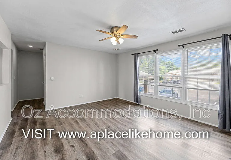1428 NW 64th Ter — Photo 6