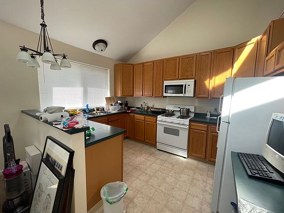 2nd image of 9 Sanctuary Dr #2