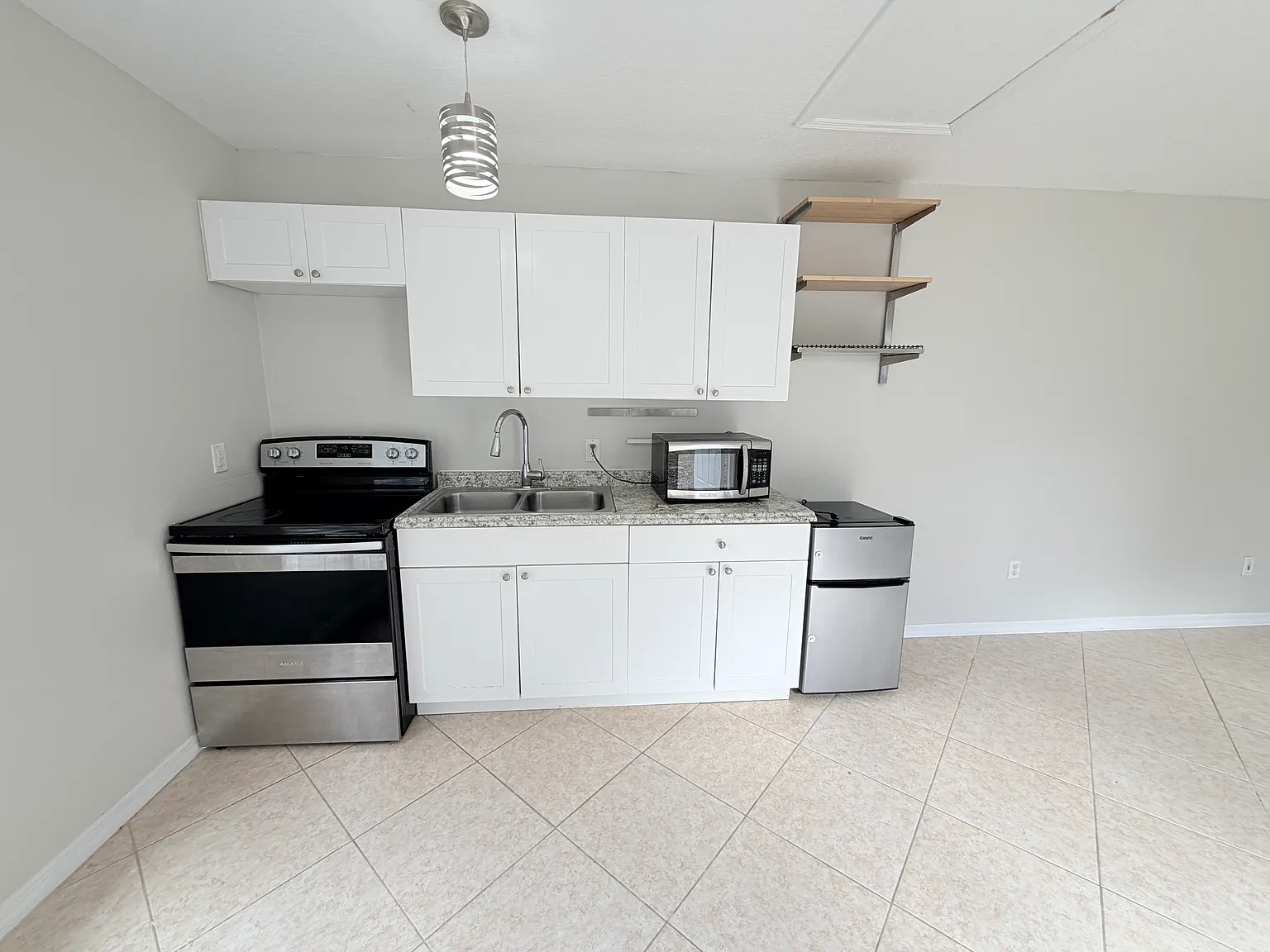 Studio, 400 sqft, $875 — Photo 3