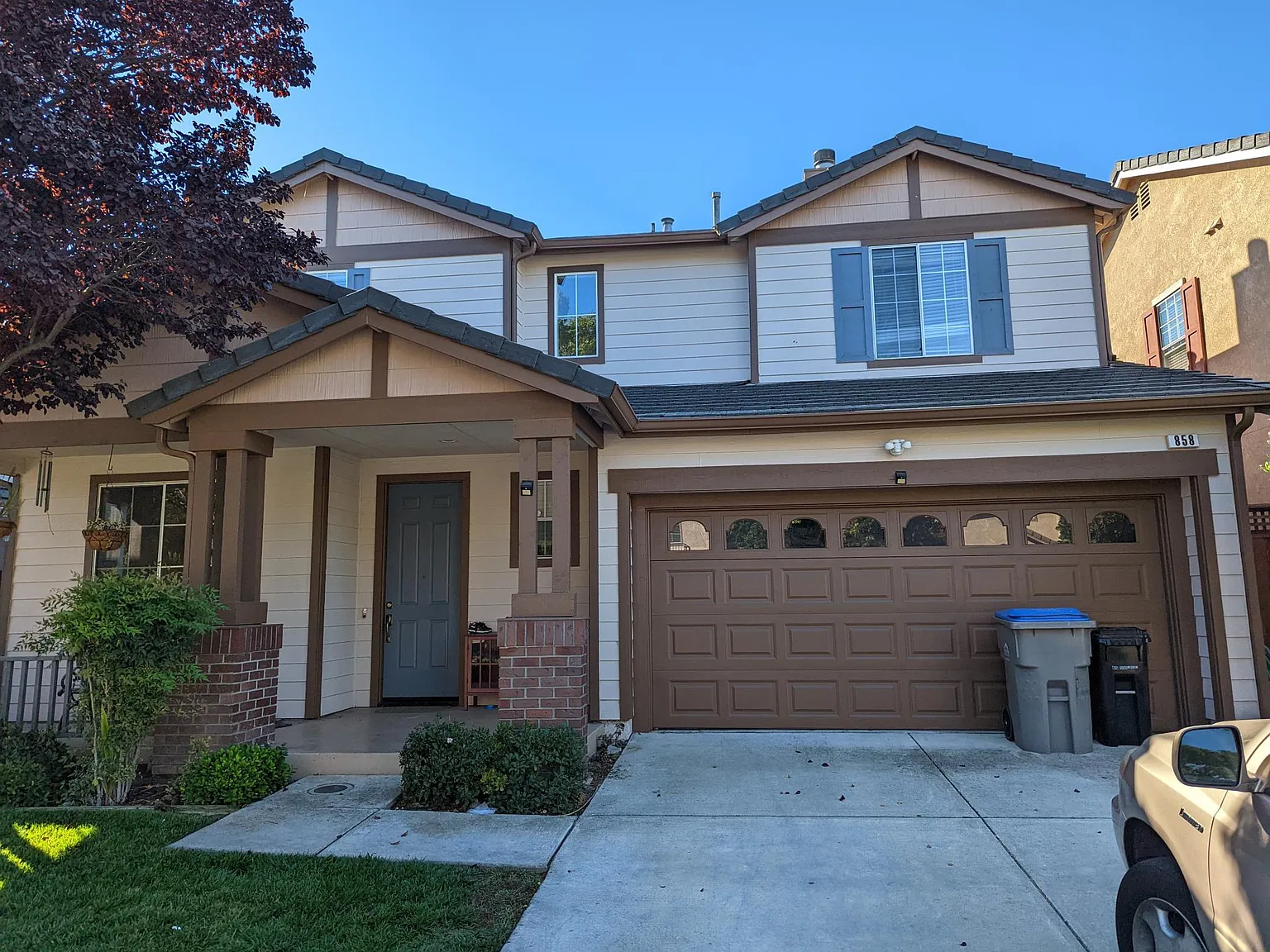 3 bed, 2.5 bath, 2292 sqft, $5,350 — Photo 2