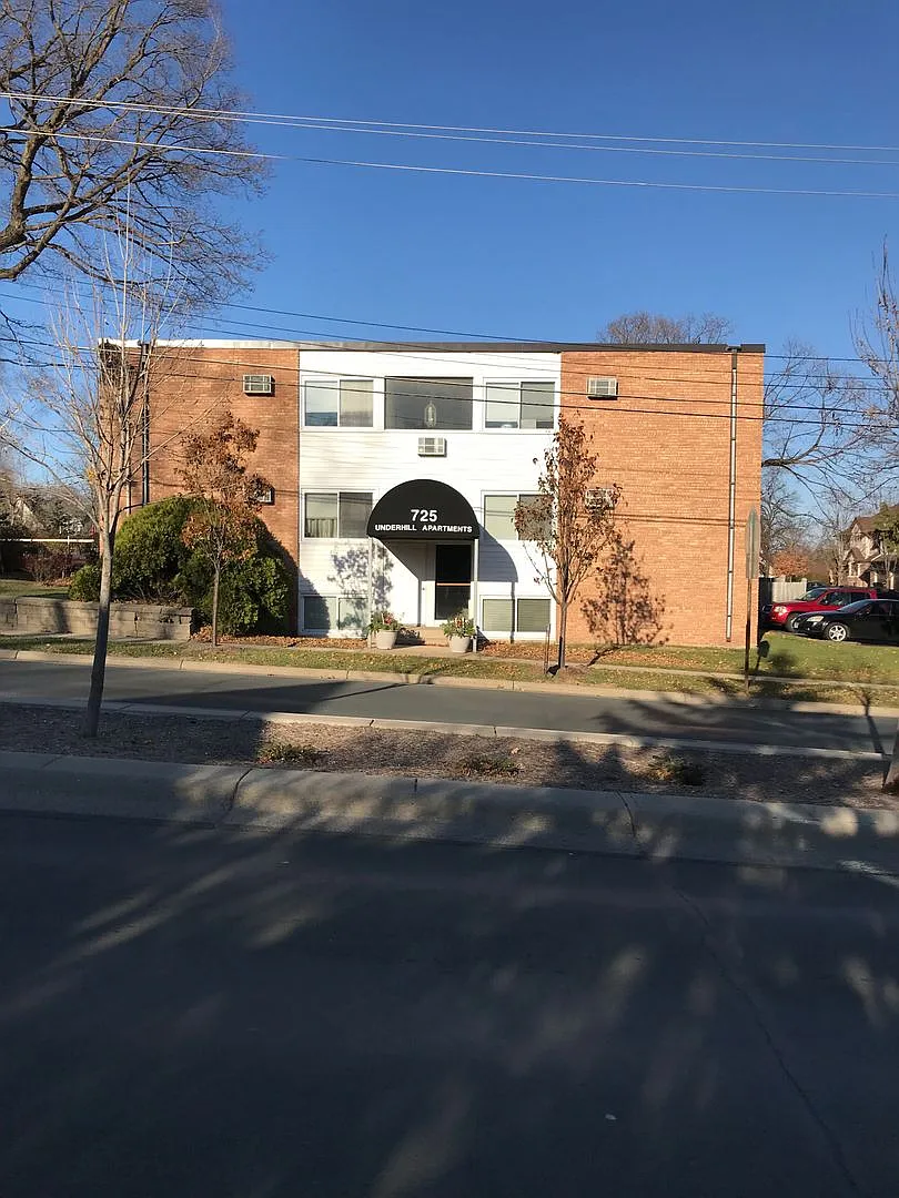 725 Wayzata Blvd E — Photo 1