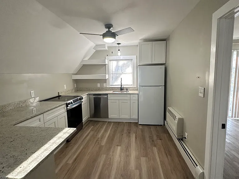 17 Central St #6 — Photo 11