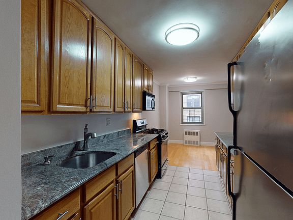 4th image of 50 W 97th St APT 7V