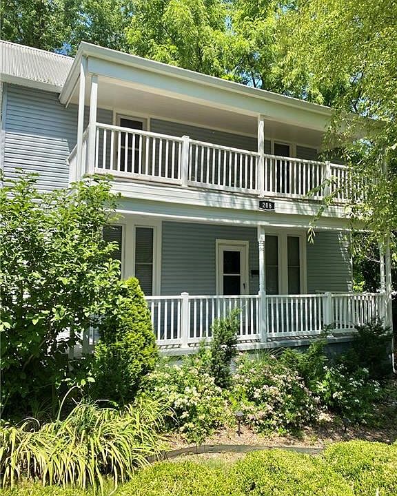 1st image of 208 S Fuller Ave