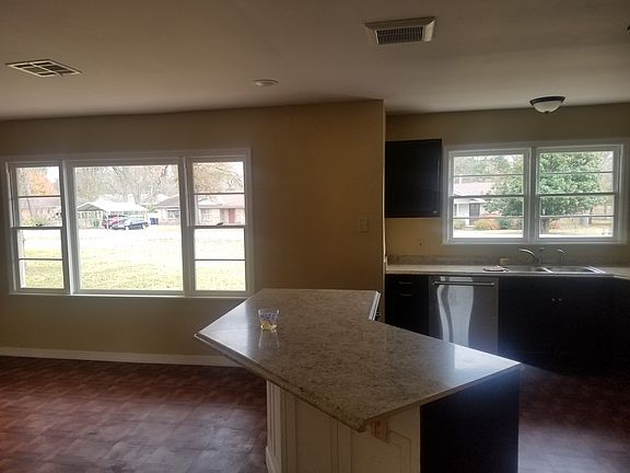 Kitchen Island & livRm