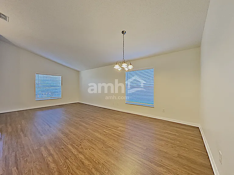 1066 Bluegrass Dr — Photo 4